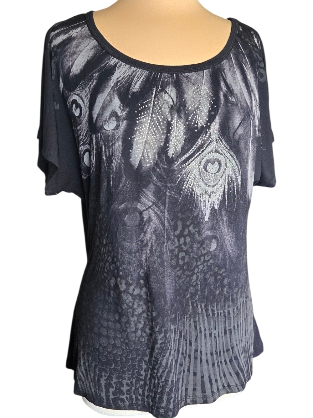 B.L.E.U. Black Feather-Print Short Sleeve Top with Embellished Accents Sz Pxl